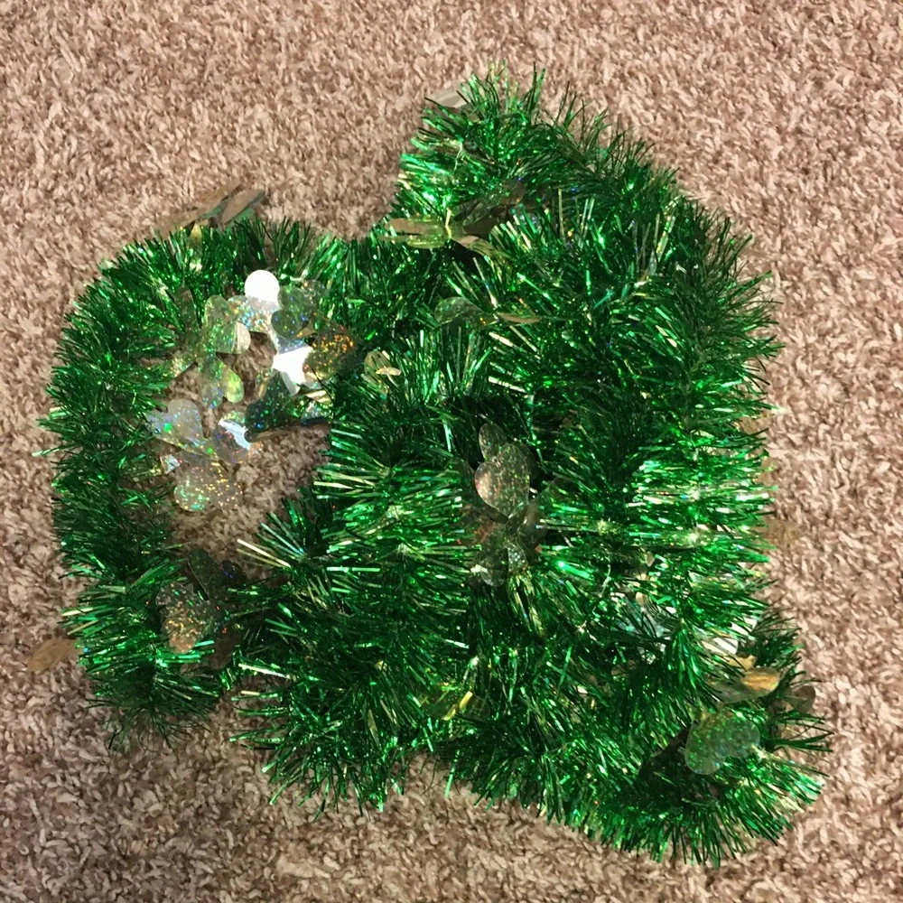🍀 Green Garland